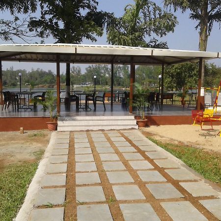 Savshanti Lake Resort Saputara Buitenkant foto