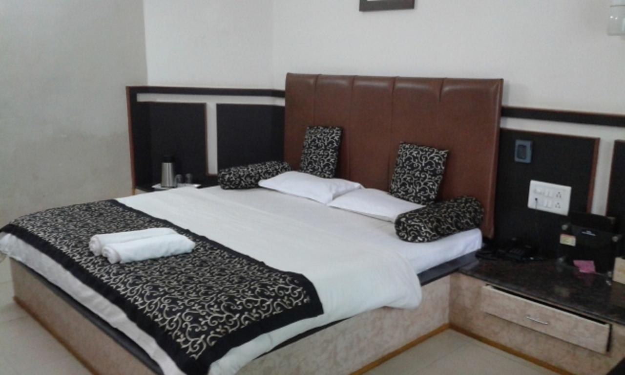 Savshanti Lake Resort Saputara Buitenkant foto