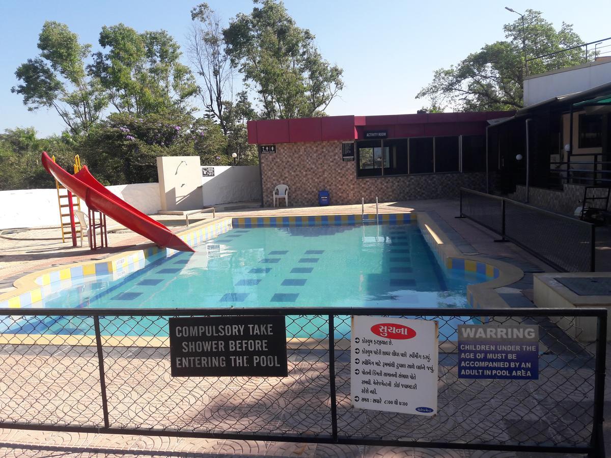 Savshanti Lake Resort Saputara Buitenkant foto
