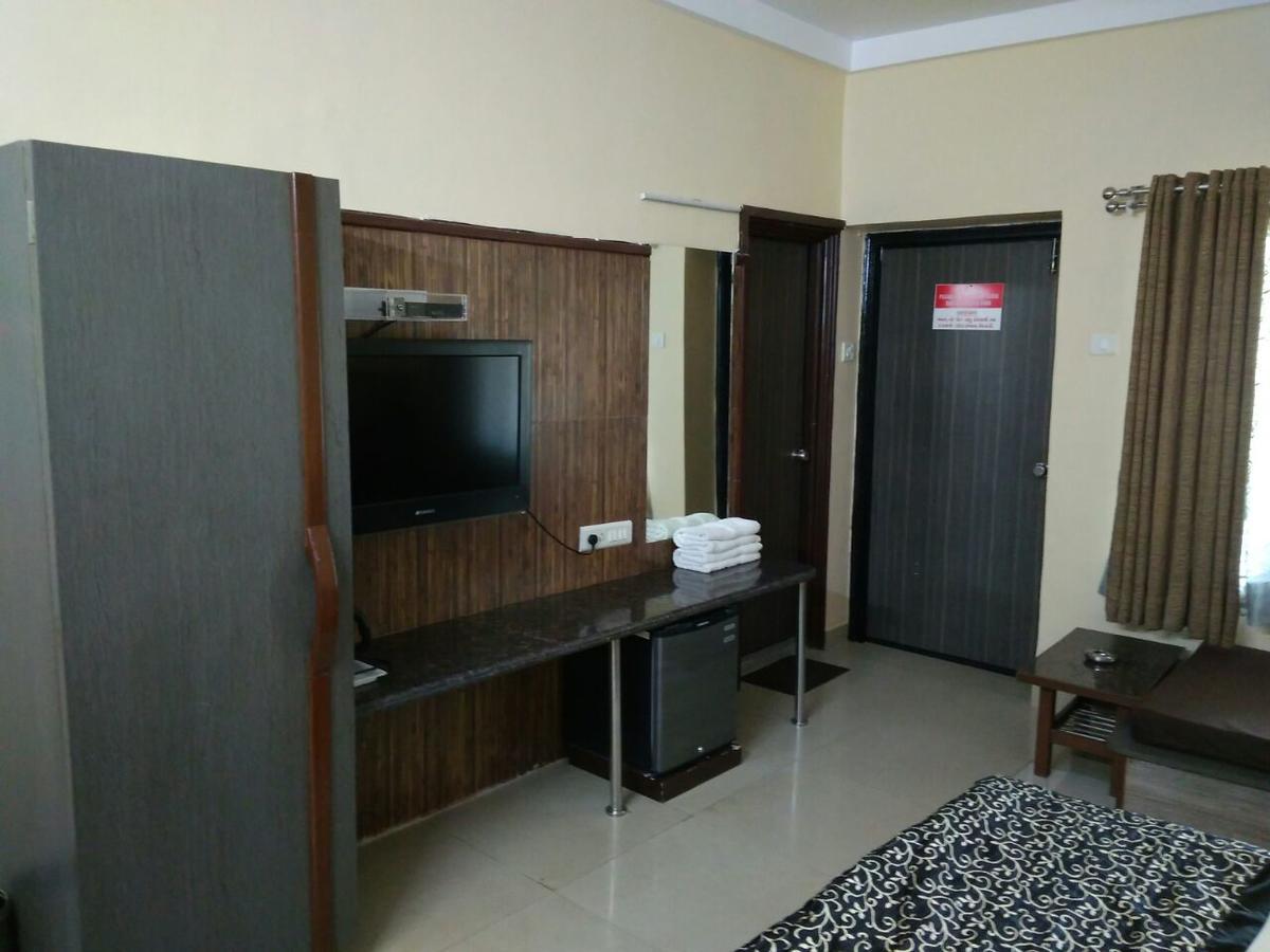 Savshanti Lake Resort Saputara Buitenkant foto