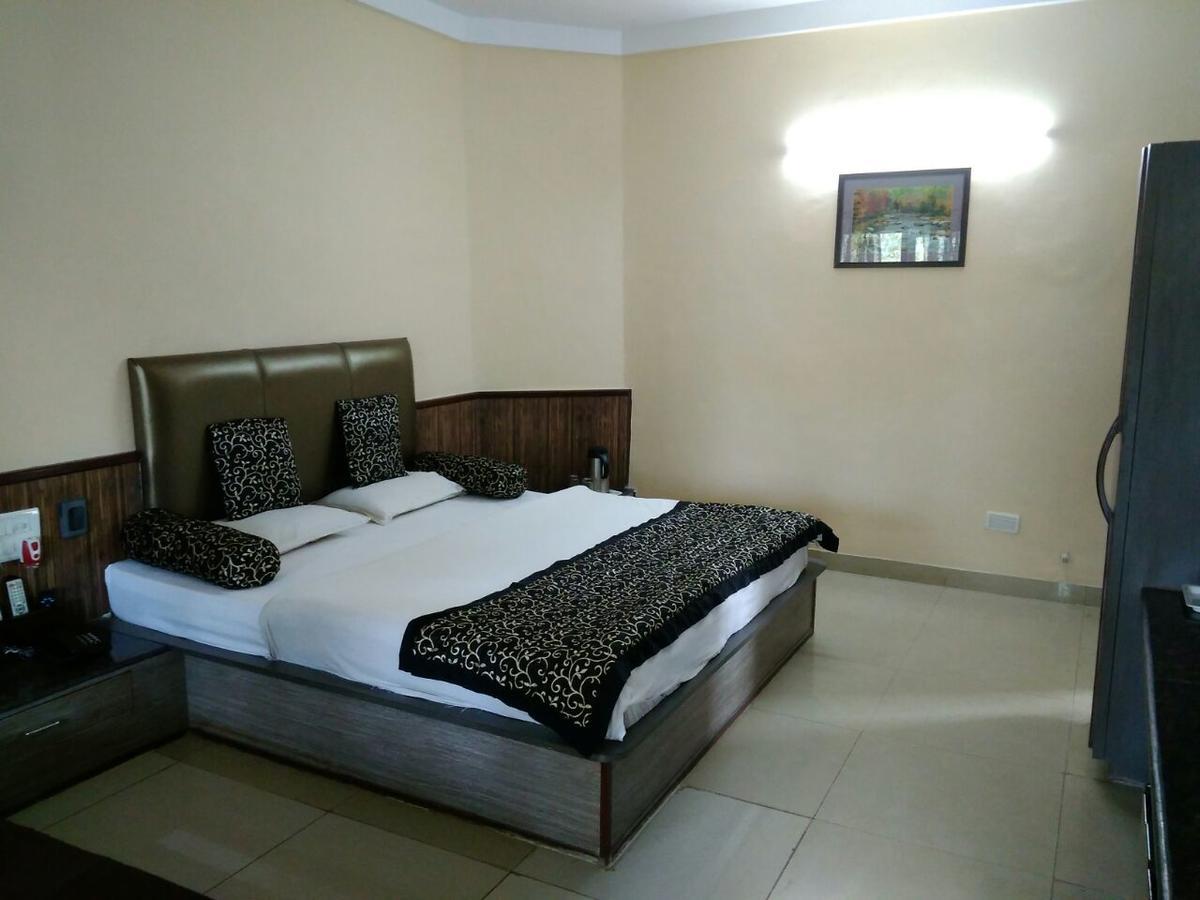 Savshanti Lake Resort Saputara Buitenkant foto